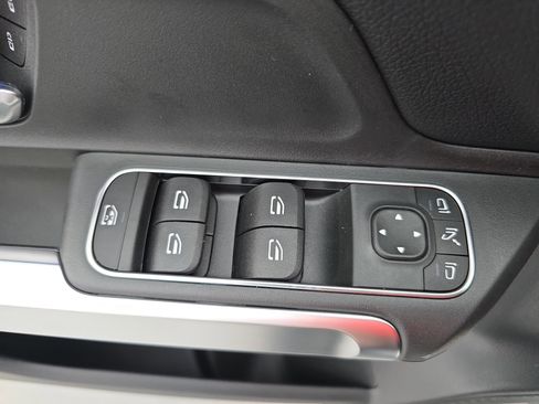 New 2026 Mercedes-Benz GLB 250 4MATIC image 28