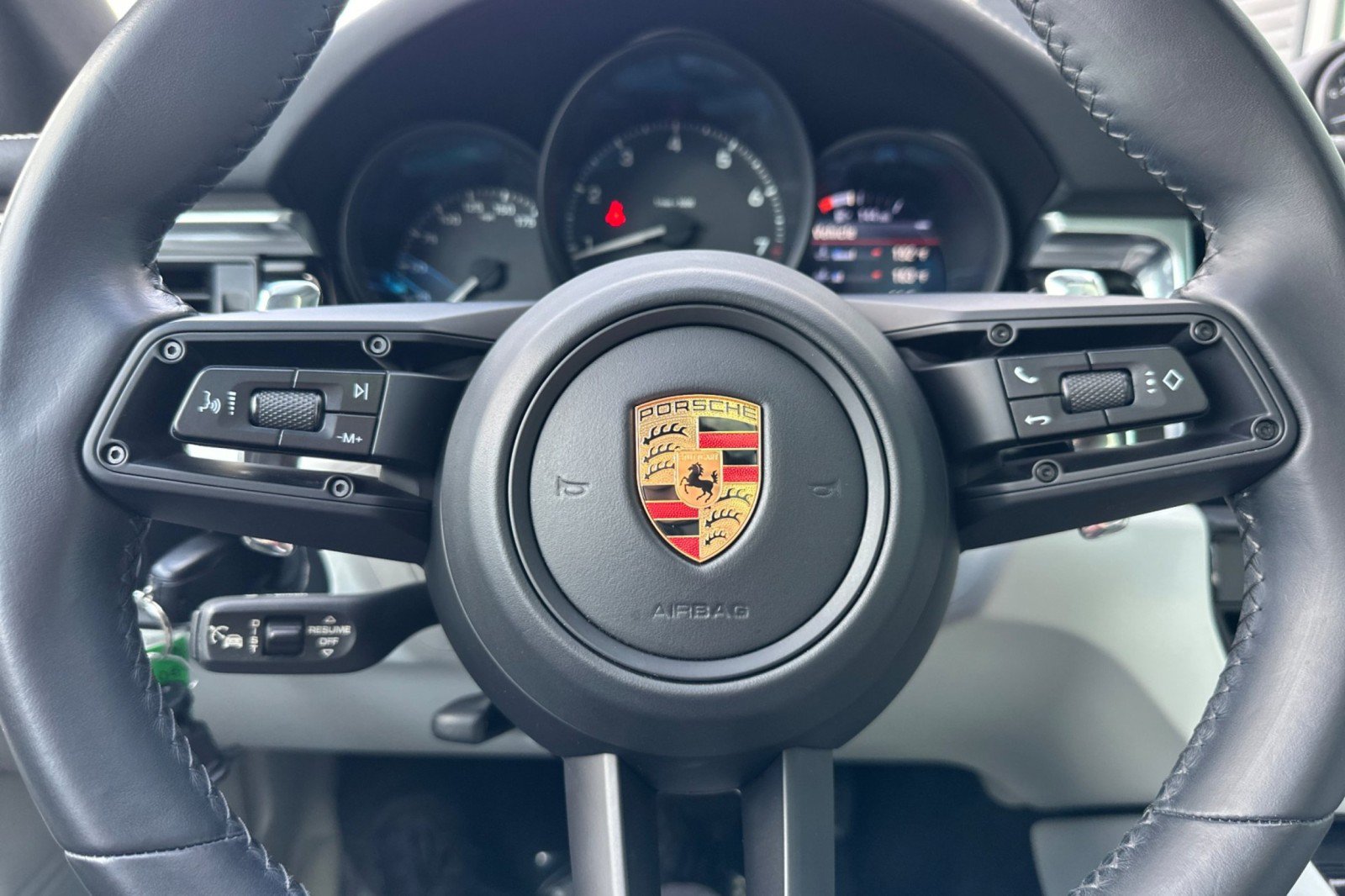 Certified 2023 Porsche Macan AWD/4WD image 24