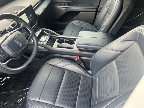 Used 2025 Lincoln Nautilus Reserve AWD/4WD image 11