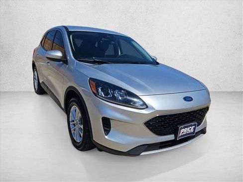 Used 2020 Ford Escape SE FWD image 2