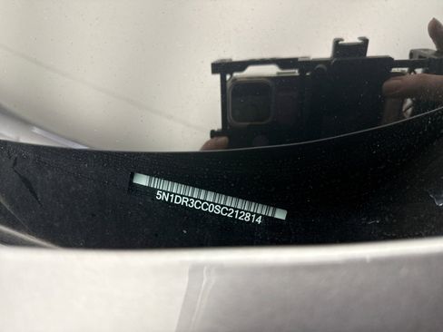 Used 2025 Nissan Pathfinder SL image 23