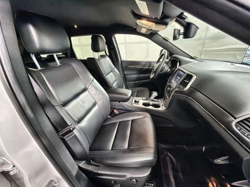 Used 2018 Jeep Grand Cherokee Limited image 26