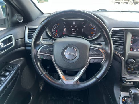 Used 2021 Jeep Grand Cherokee Laredo RWD image 23