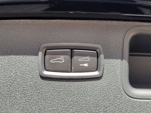 Used 2025 Porsche Macan image 33