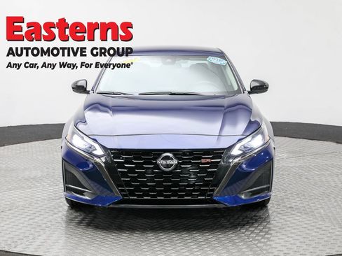 Used 2023 Nissan Altima 2.5 SR image 2