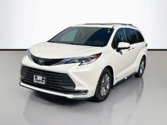 Used 2021 Toyota Sienna Platinum AWD/4WD image 3