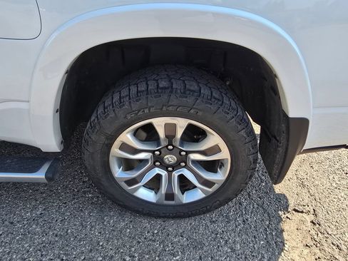 Used 2024 RAM 1500 Limited w/ Body Color Bumper Group AWD/4WD image 10