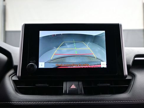 Used 2025 Toyota RAV4 XLE AWD/4WD image 18