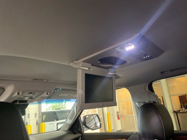Used 2017 Cadillac Escalade Premium Luxury RWD image 12