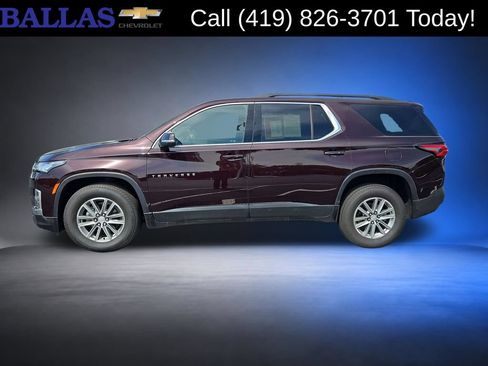 Used 2023 Chevrolet Traverse LT FWD image 2
