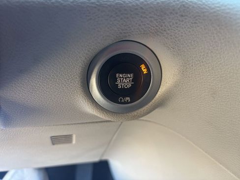 Used 2017 Chrysler Pacifica Touring-L Plus image 32