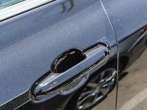 Used 2023 Toyota Highlander LE FWD image 15