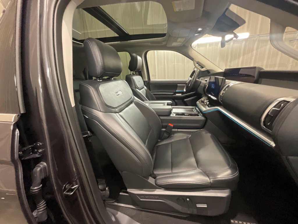 Used 2025 Ford Expedition Max Platinum w/ Driver's Package AWD/4WD image 15