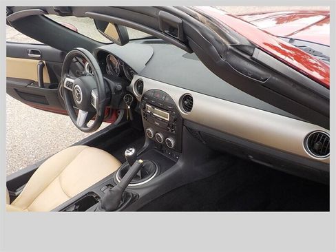 Used 2011 MAZDA MX-5 Miata Grand Touring w/ Premium Pkg image 32