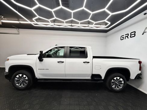 Used 2023 Chevrolet Silverado 2500 Custom w/ Custom Convenience Package AWD/4WD image 4