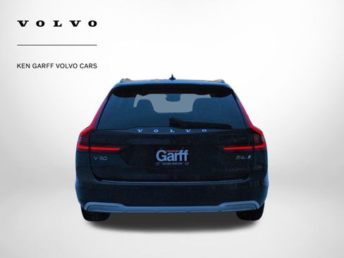 Used 2023 Volvo V90 B6 Cross Country Ultimate w/ Climate Package image 4