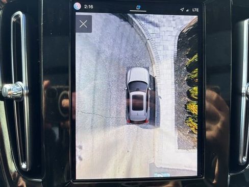 Used 2025 Volvo XC40 B5 Plus image 26