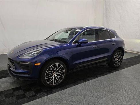 Used 2023 Porsche Macan AWD/4WD image 3