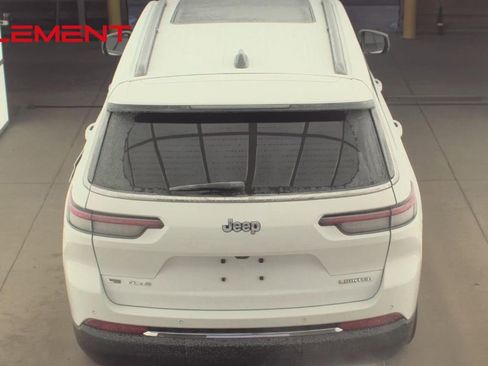 Used 2023 Jeep Grand Cherokee L Limited AWD/4WD image 7
