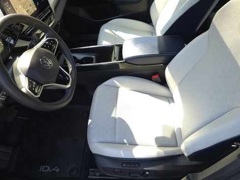 Used 2024 Volkswagen ID.4 S image 10