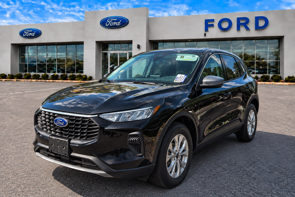 Used 2023 Ford Escape Active AWD/4WD image 1