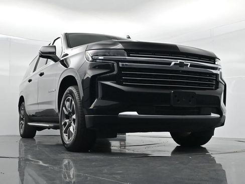 Used 2024 Chevrolet Suburban LT w/ LT Signature Plus Package RWD image 27