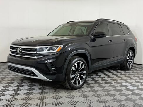 Used 2022 Volkswagen Atlas SE image 2