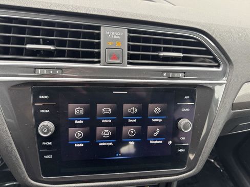 Certified 2022 Volkswagen Tiguan SE AWD/4WD image 22