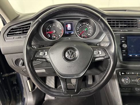 Used 2019 Volkswagen Tiguan SE w/ Panoramic Sunroof Package FWD image 17