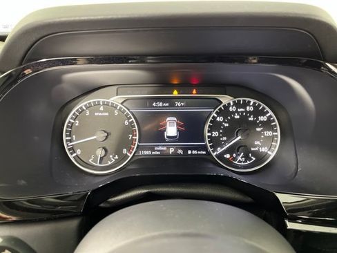Used 2025 Nissan Pathfinder SV w/ SV Premium Package FWD image 23