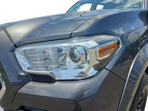 Used 2022 Toyota Tacoma SR5 AWD/4WD image 31