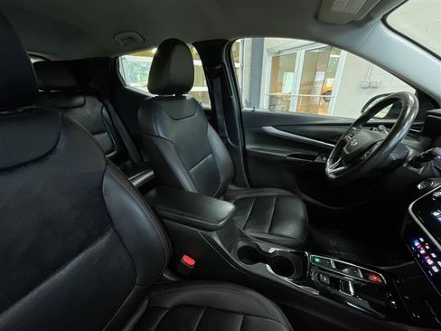 Used 2023 Chevrolet Bolt EUV LT w/ Convenience Package FWD image 28