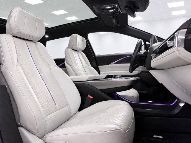 Used 2024 Cadillac Lyriq Sport AWD/4WD image 18
