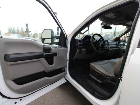 Used 2019 Ford F250 XL w/ Power Equipment Group image 5