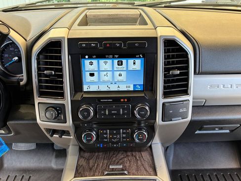 Used 2018 Ford F250 Lariat w/ Lariat Value Package AWD/4WD image 22
