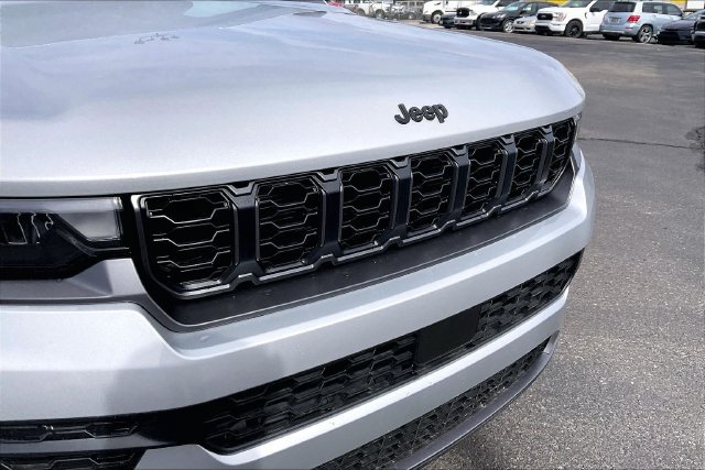 New 2026 Jeep Grand Cherokee Altitude AWD/4WD image 35