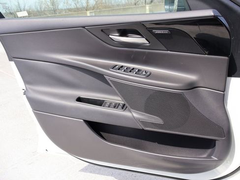 Used 2019 Jaguar XE Premium image 35