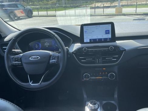 Used 2022 Ford Escape SEL w/ Technology Package FWD image 13
