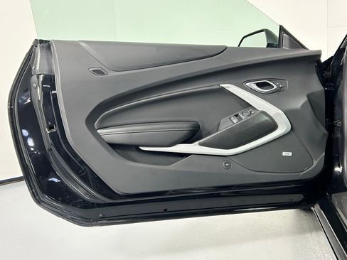 Used 2021 Chevrolet Camaro LT w/ Technology Package image 28