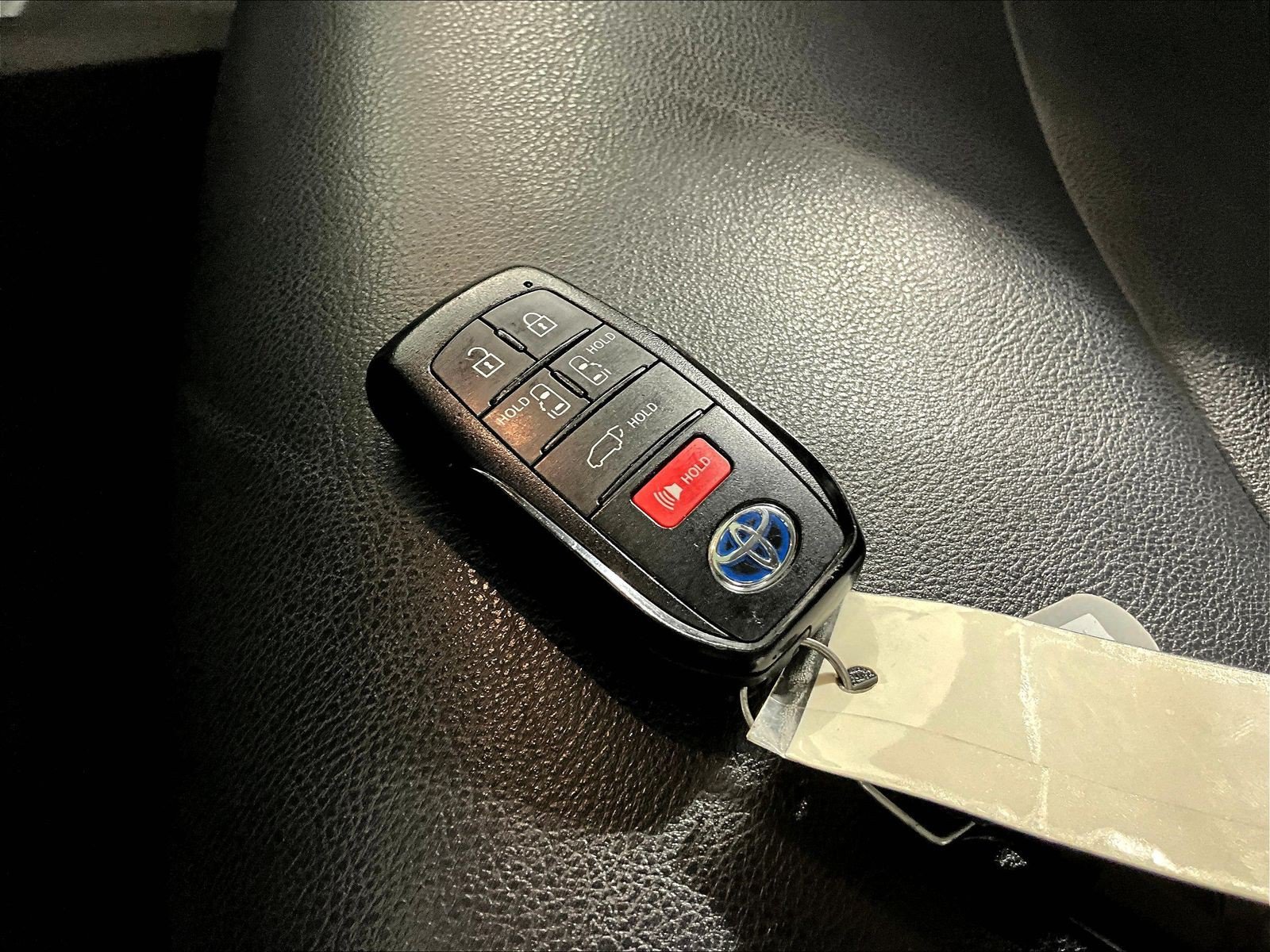 Used 2021 Toyota Sienna XSE FWD image 32