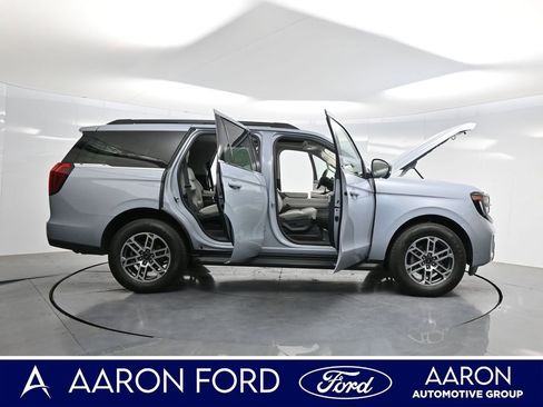 Used 2025 Ford Expedition Active RWD image 4