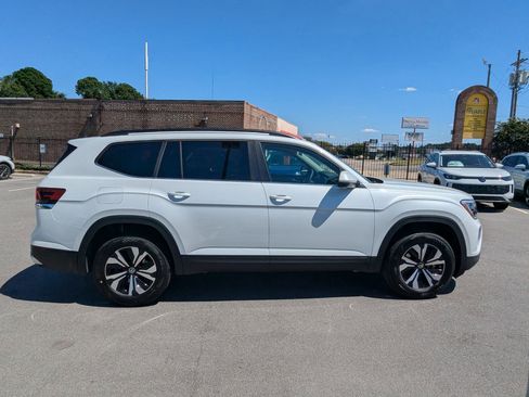 New 2026 Volkswagen Atlas SE image 2