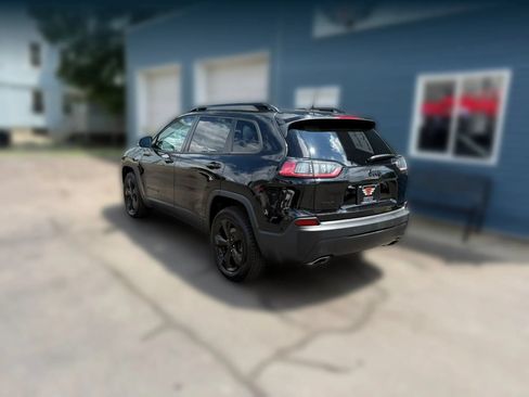 Used 2019 Jeep Cherokee Latitude Plus AWD/4WD image 5
