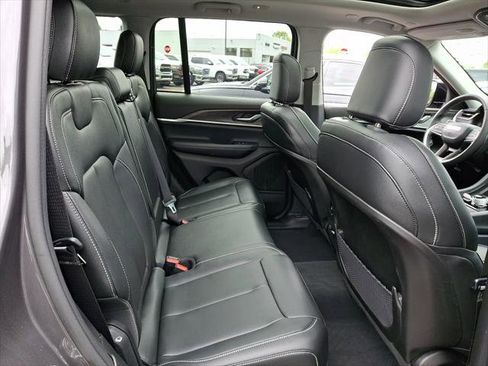 Certified 2024 Jeep Grand Cherokee Limited w/ Black Appearance Package AWD/4WD image 15