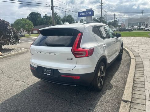 Used 2025 Volvo XC40 B5 Plus AWD/4WD image 5