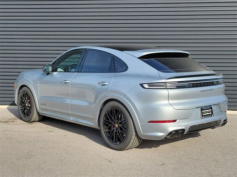 New 2026 Porsche Cayenne GTS image 3