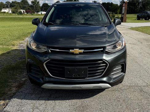 Used 2017 Chevrolet Trax LT w/ LT Convenience Package image 2