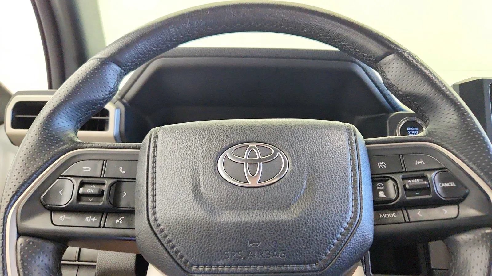 Used 2025 Toyota 4Runner SR5 AWD/4WD image 18