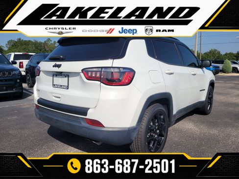 Used 2022 Jeep Compass Latitude FWD image 4