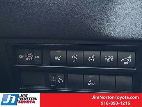 Used 2024 Toyota Tundra Limited image 25